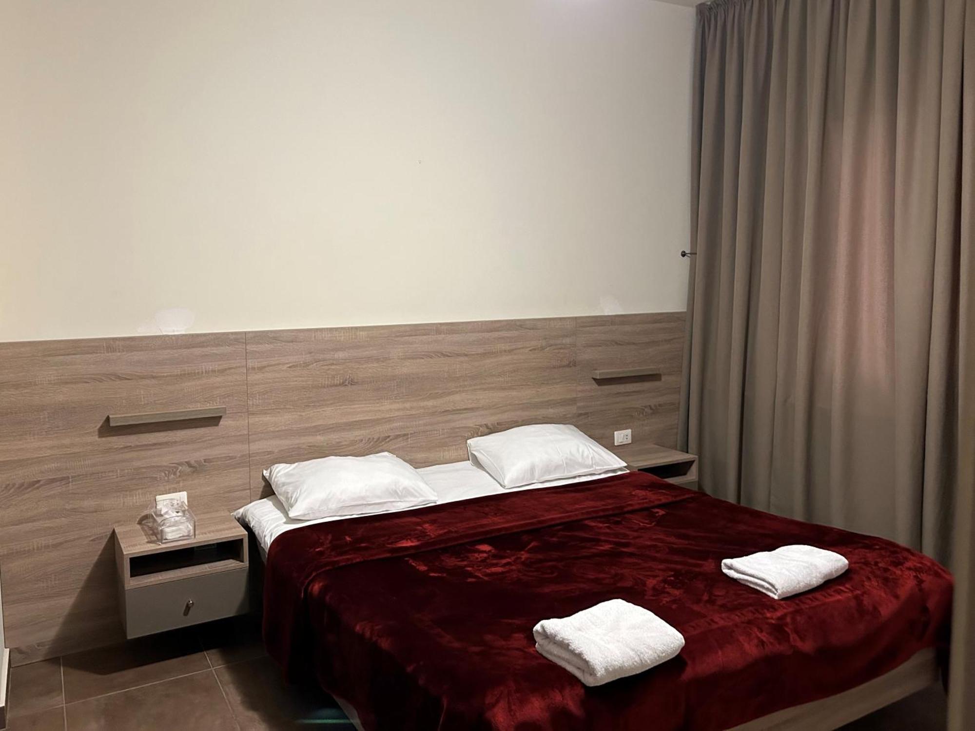 Iris Flower Hotel Jezzîne Exterior photo